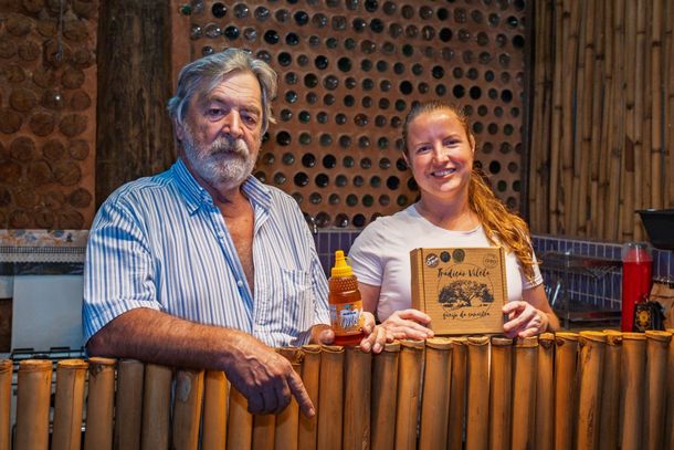 Ebenezer e La&iacute;s Vilela mostram seus produtos
