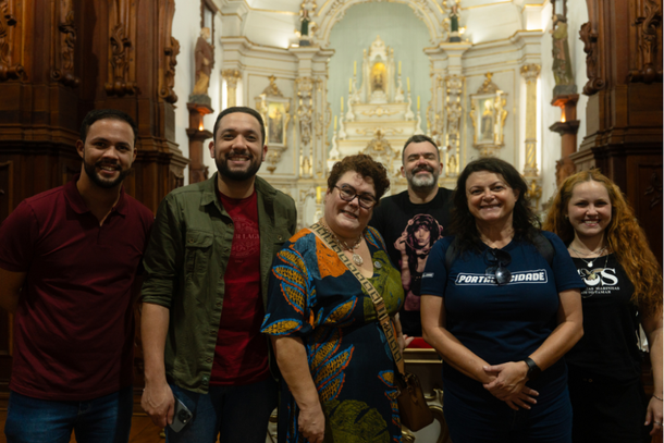 Jornalistas com a turism&oacute;loga Fl&aacute;via Lara
