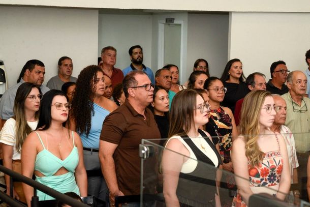 P&uacute;blico durante a posse do novo prefeito, na C&acirc;mara Municipal de Madre de Deus de Minas