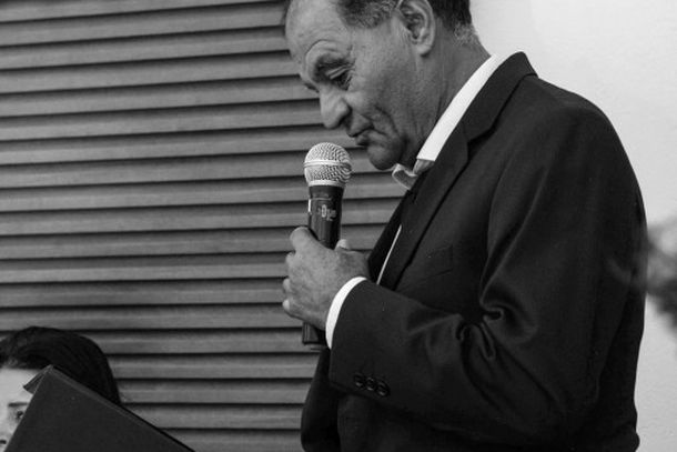 Armando Rodrigues discursa durante a posse como novo prefeito de Madre de Deus de Minas