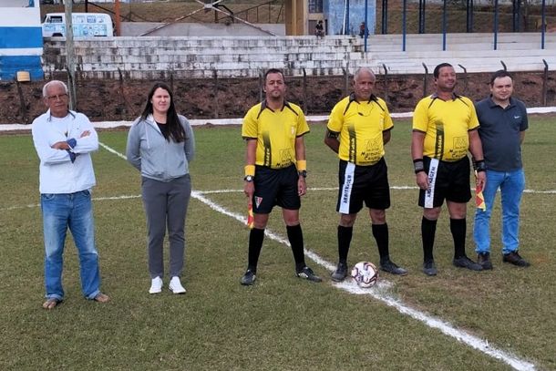 Autoridades e trio de arbitragem
