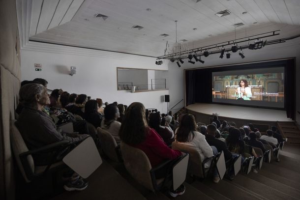 P&uacute;blico assiste a filme na Mostra de Cinema de Tiradentes