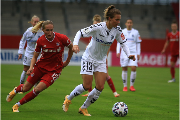 Jogo de futebol feminino