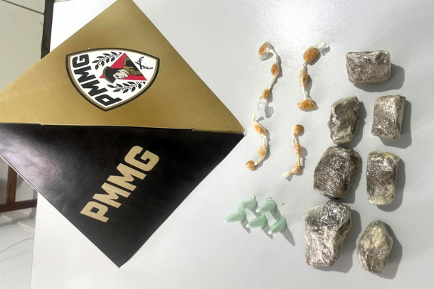 Material apreendido pela PM em Santana do Garamb&eacute;u