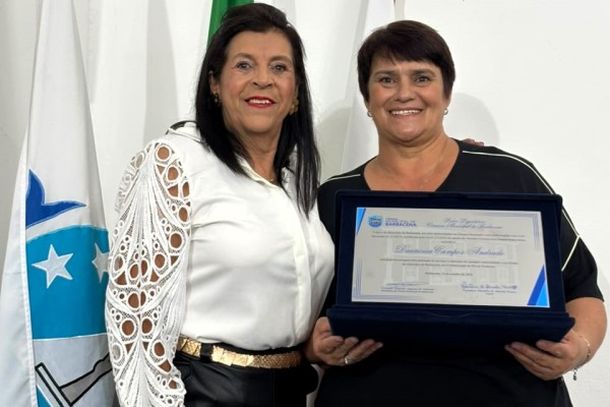 A vereadora Marilene de Almeida Franco com a homenageada Dauric&eacute;ia Campos Andrade 