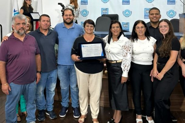 Dauric&eacute;ia com a vereadora, assessoras e assesores