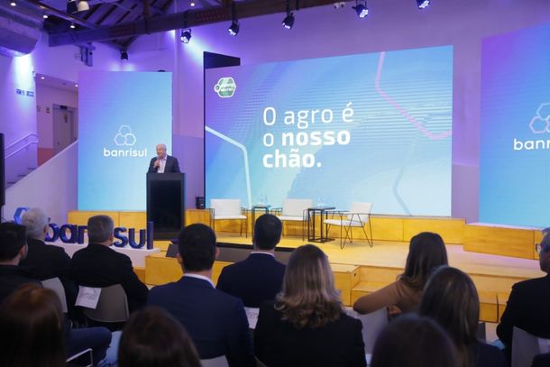 O presidente do Banrisul, Cl&aacute;udio Coutinho, realiza a abertura do AgroShow 2023.
