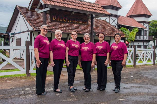 Rejane Zenaide da Silva, Maria Ang&eacute;lica Krummenauer, Lenita Breyer, Ivanete dos Santos, Irene de Ara&uacute;jo Ribeiro e Bras&iacute;lia de Oliveira (da esquerda para direita).