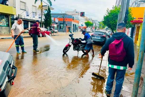 Limpeza da Rua Julio de Castilhos.