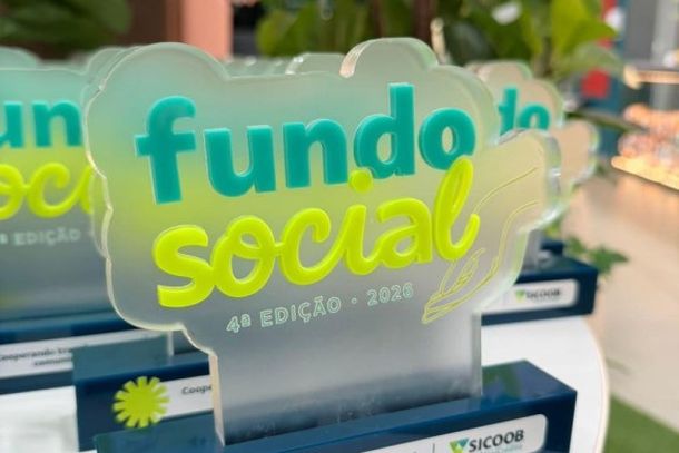 Trof&eacute;u da 4&ordm; edi&ccedil;&atilde;o do Fundo Social do Sicoob MaxiCr&eacute;dito.