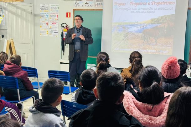 Marco Aur&eacute;lio Angeli palestra nas escolas e &eacute; um dos autores do livro utilizado nas escolas.