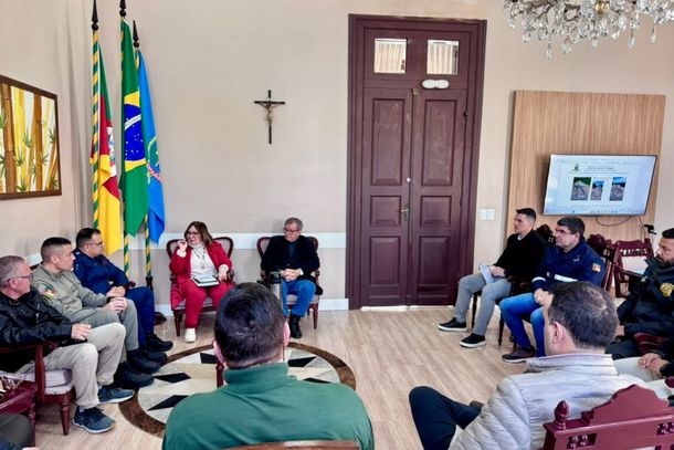 Representantes das for&ccedil;as de seguran&ccedil;a tamb&eacute;m estiveram presentes na reuni&atilde;o.