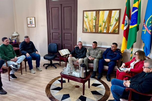 Representantes das for&ccedil;as de seguran&ccedil;a tamb&eacute;m estiveram presentes na reuni&atilde;o.