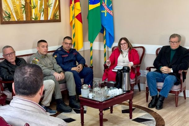 Representantes das for&ccedil;as de seguran&ccedil;a tamb&eacute;m estiveram presentes na reuni&atilde;o.