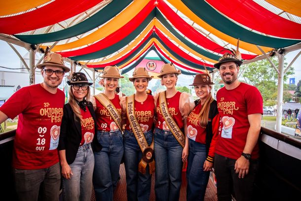 Bierwagen espalha a alegria da 37&ordf; Oktober por Tr&ecirc;s Coroas e Igrejinha neste s&aacute;bado (26)