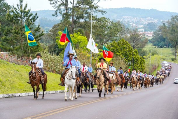 Desfile sair&aacute; da antiga sede campestre do CTG O Fog&atilde;o Ga&uacute;cho, seguindo pela Avenida FACCAT.