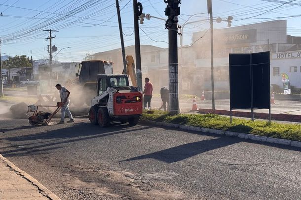 Obras na Av. Sebasti&atilde;o Amoretti bloqueiam acesso &agrave; Rua Marechal Floriano, em Taquara