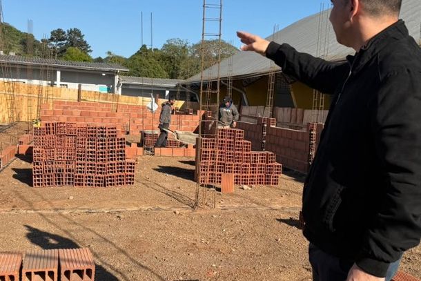 Com investimento superior a R$ 1,2 mi, seguem obras na EMEF Maltus Krumenauer, em Parob&eacute;