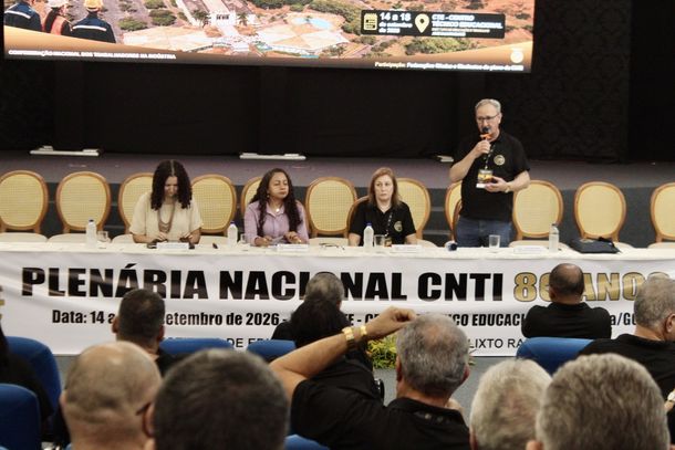 Plen&aacute;ria debateu principais temas que est&atilde;o em foco nas mobiliza&ccedil;&otilde;es do movimento sindical da atualidade.