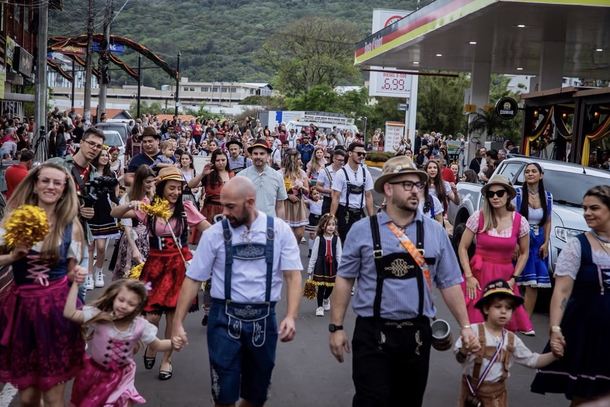 37&ordf; Oktoberfest de Igrejinha vive domingo de tradi&ccedil;&atilde;o, encontros e muita m&uacute;sica