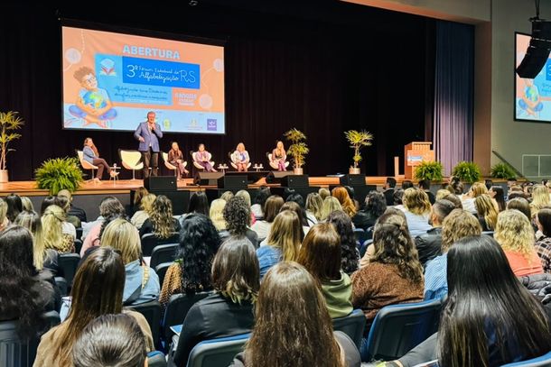 3&ordm; F&oacute;rum Estadual de Alfabetiza&ccedil;&atilde;o re&uacute;ne mais de mil participantes na FACCAT, em Taquara