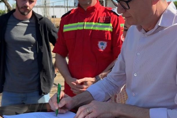 Assinado termo de in&iacute;cio da constru&ccedil;&atilde;o da nova sede dos Bombeiros Volunt&aacute;rios de Igrejinha