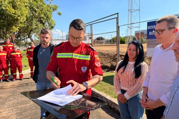 Assinado termo de in&iacute;cio da constru&ccedil;&atilde;o da nova sede dos Bombeiros Volunt&aacute;rios de Igrejinha