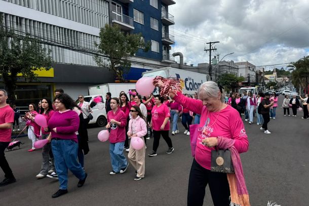 Caminhada do Outubro Rosa mobiliza comunidade no munic&iacute;pio de Taquara