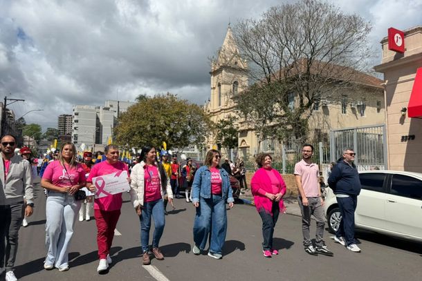 Caminhada do Outubro Rosa mobiliza comunidade no munic&iacute;pio de Taquara
