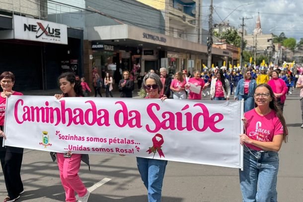 Caminhada do Outubro Rosa mobiliza comunidade no munic&iacute;pio de Taquara