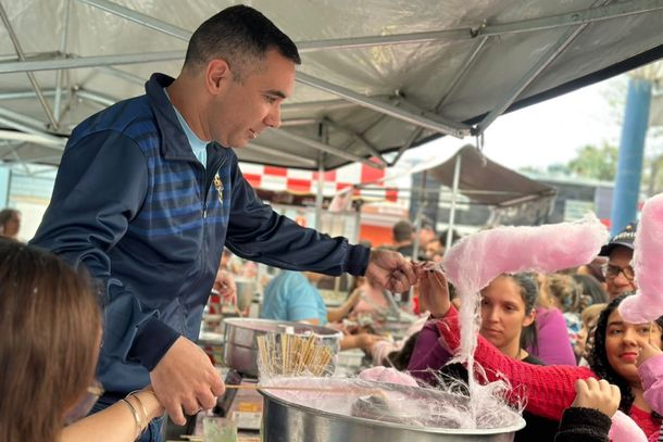 Festa das Crian&ccedil;as do Bixo de P&eacute; e seus Amigos &eacute; sucesso na Pra&ccedil;a 1&ordm; de Maio, em Parob&eacute;