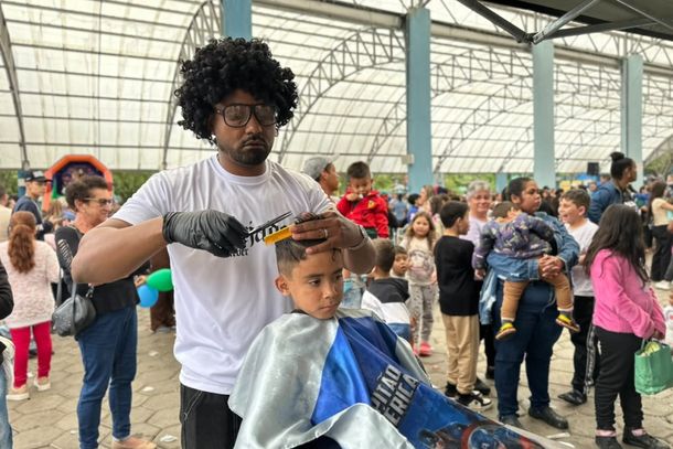 Festa das Crian&ccedil;as do Bixo de P&eacute; e seus Amigos &eacute; sucesso na Pra&ccedil;a 1&ordm; de Maio, em Parob&eacute;