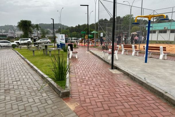 Munic&iacute;pio de Parob&eacute; entrega Complexo Esportivo e de Lazer do bairro Alvorada