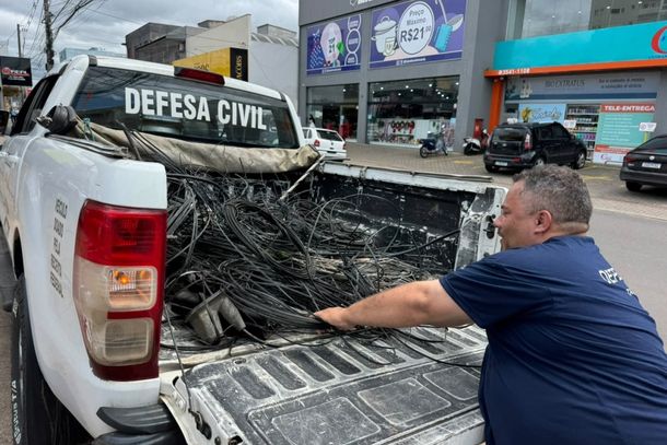 Opera&ccedil;&atilde;o Poste Limpo j&aacute; retirou quase duas toneladas de fios e cabos inativos em Taquara
