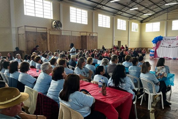 Encontro do Dia do Idoso e abertura do Outubro Rosa re&uacute;nem mais de 300 pessoas em Parob&eacute;