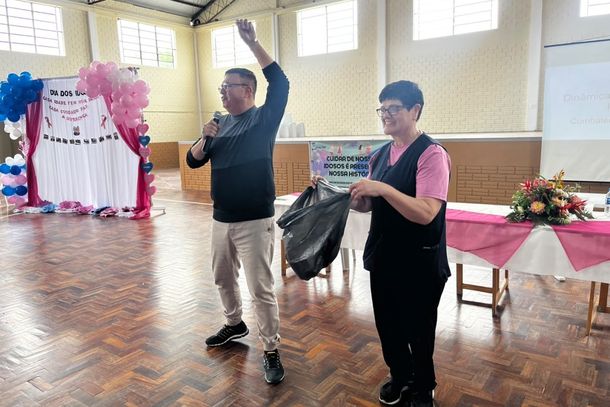 Encontro do Dia do Idoso e abertura do Outubro Rosa re&uacute;nem mais de 300 pessoas em Parob&eacute;