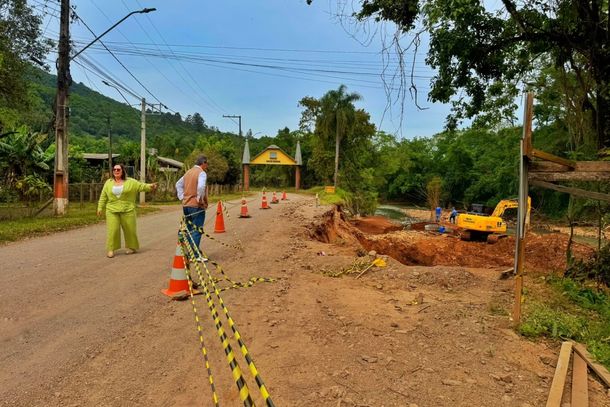 Prefeitura de Taquara realiza obras de conten&ccedil;&atilde;o em estradas de Padilha e Rio da Ilha