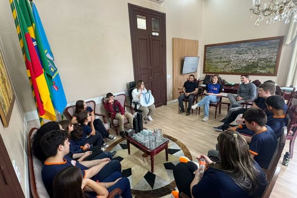 Projeto sustent&aacute;vel transforma sacos de gr&atilde;os e ra&ccedil;&atilde;o em ecobags em escola de Taquara