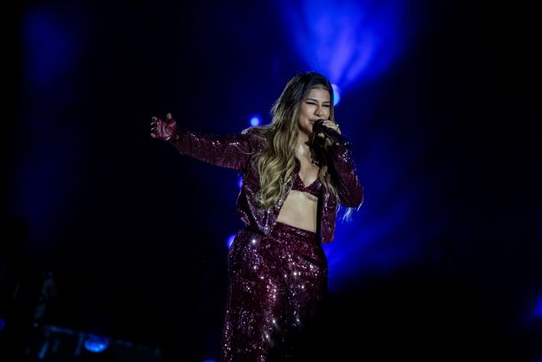 Simone Mendes abre shows nacionais da 37&ordf; Oktober de Igrejinha com sucessos do sertanejo