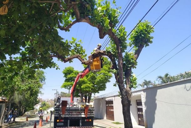 Bombeiro explica como evitar acidentes com eletricidade durante