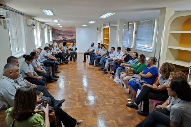 Roda de conversa com representantes do poder público e da sociedade civil