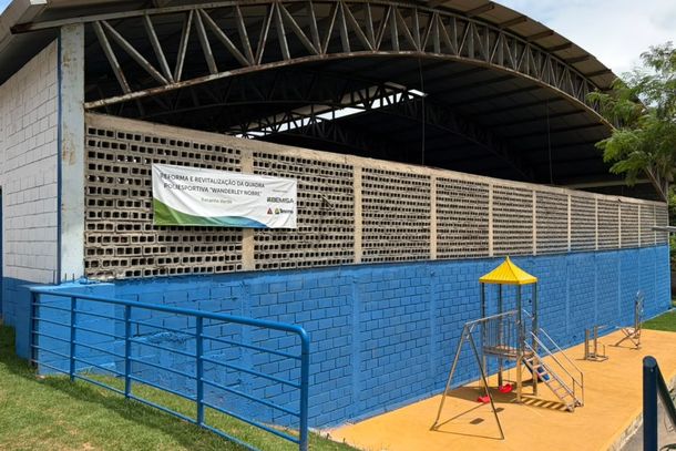 Tim&oacute;teo entrega reforma de quadra esportiva no bairro Recanto Verde
