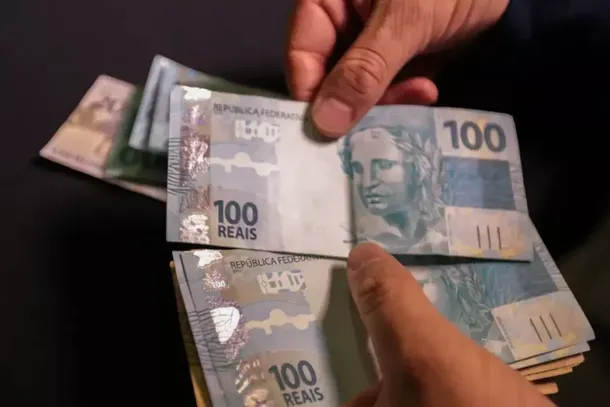 Primeira parcela do 13&ordm; sal&aacute;rio deve ser paga nesta sexta-feira