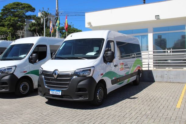 Porto Belo recebe nova van para transporte de pacientes da rede municipal de sa&uacute;de