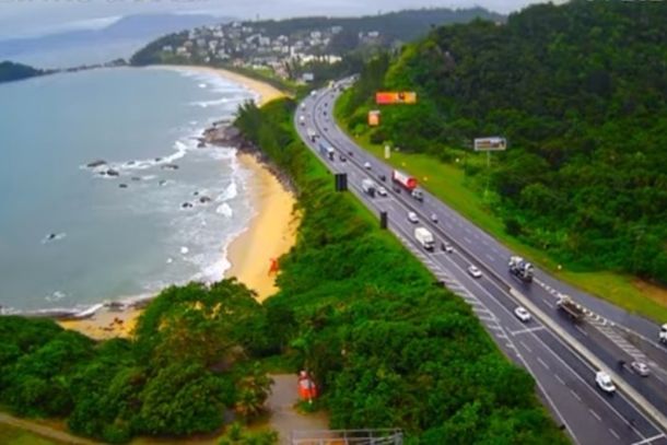 Tr&acirc;nsito em Itapema permanece fluido mas cidades vizinhas enfrentam lentid&atilde;o