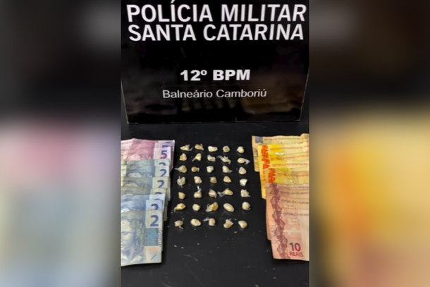 A&ccedil;&atilde;o da Pol&iacute;cia Militar ocorreu ap&oacute;s den&uacute;ncias de com&eacute;rcio de entorpecentes na Rua Bento Cunha