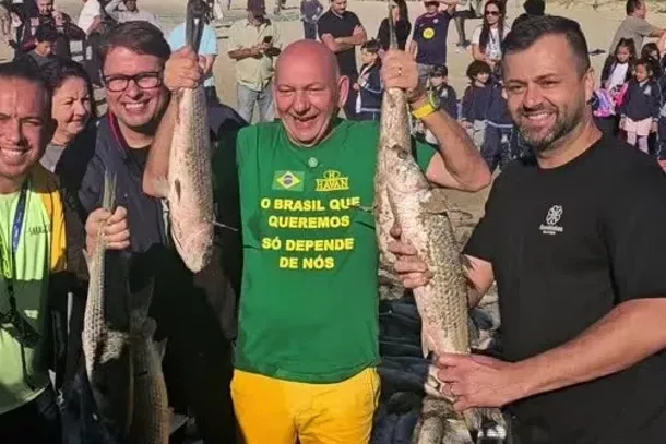 Luciano Hang participa da Pesca da Tainha em Bombinhas