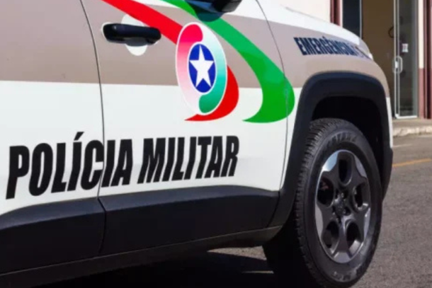 Casal de policiais militares com mandados do Amazonas &eacute; preso em Porto Belo