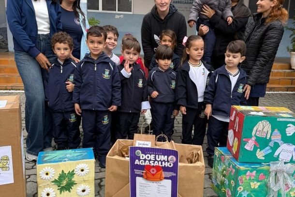 crian&ccedil;as de CMEI arrecadam agasalhos e d&atilde;o exemplo de solidariedade
