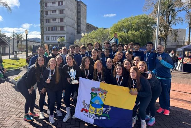 Equipes masculina e feminina conquistam o vice-campeonato regional e representar&atilde;o o munic&iacute;pio na etapa estadual em Blumenau.